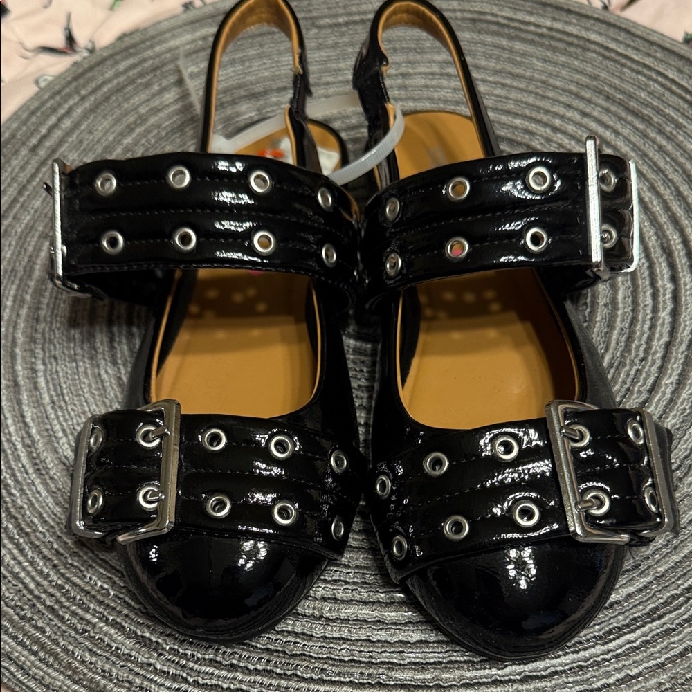 Steve Madden Black  Buckle Shoes girls size 3  or 2